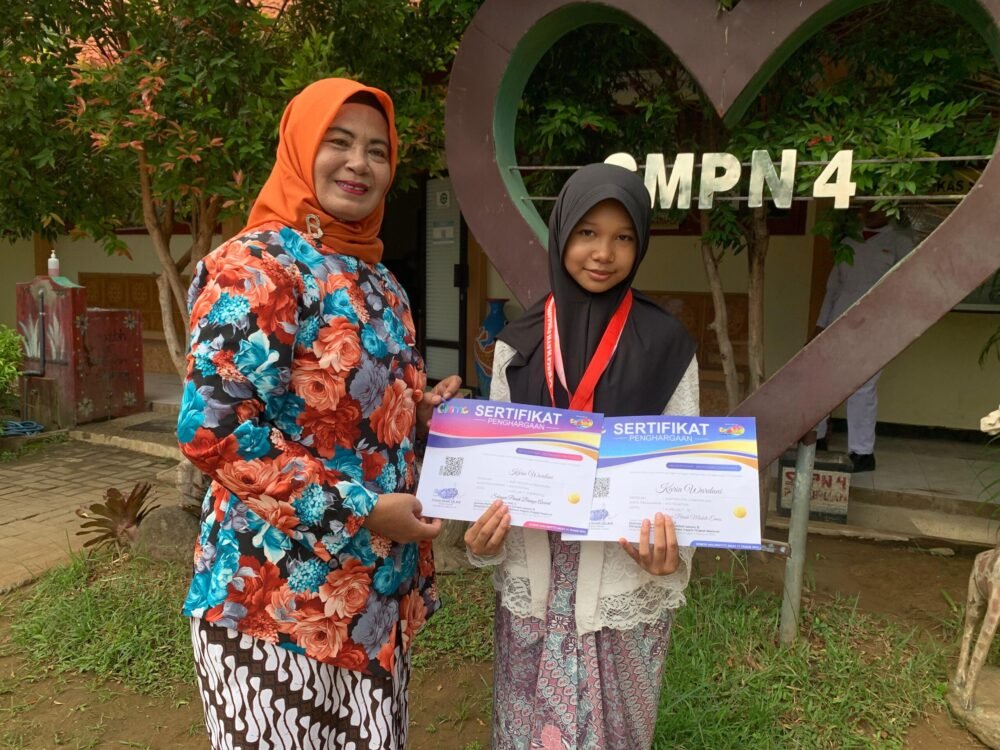 Dua siswa UPT SMP Negeri 4 Pasuruan kembali menorehkan prestasi membanggakan di kancah nasional dan provinsi