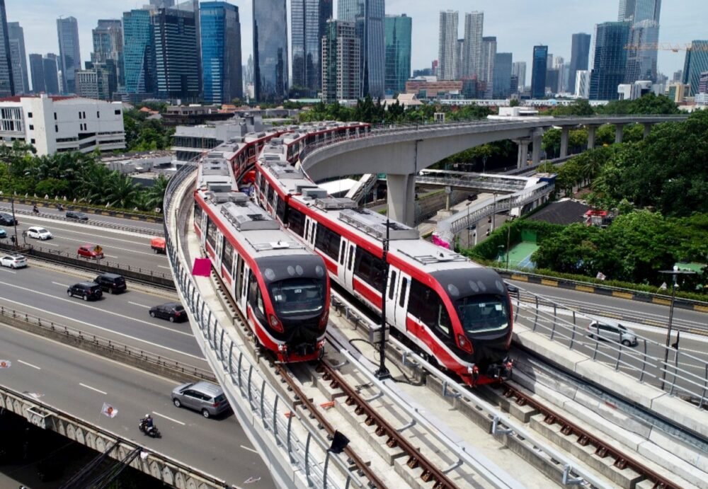 Penumpang LRT Dievakuasi dengan Berjalan Kaki, Begini Tanggapan KAI
