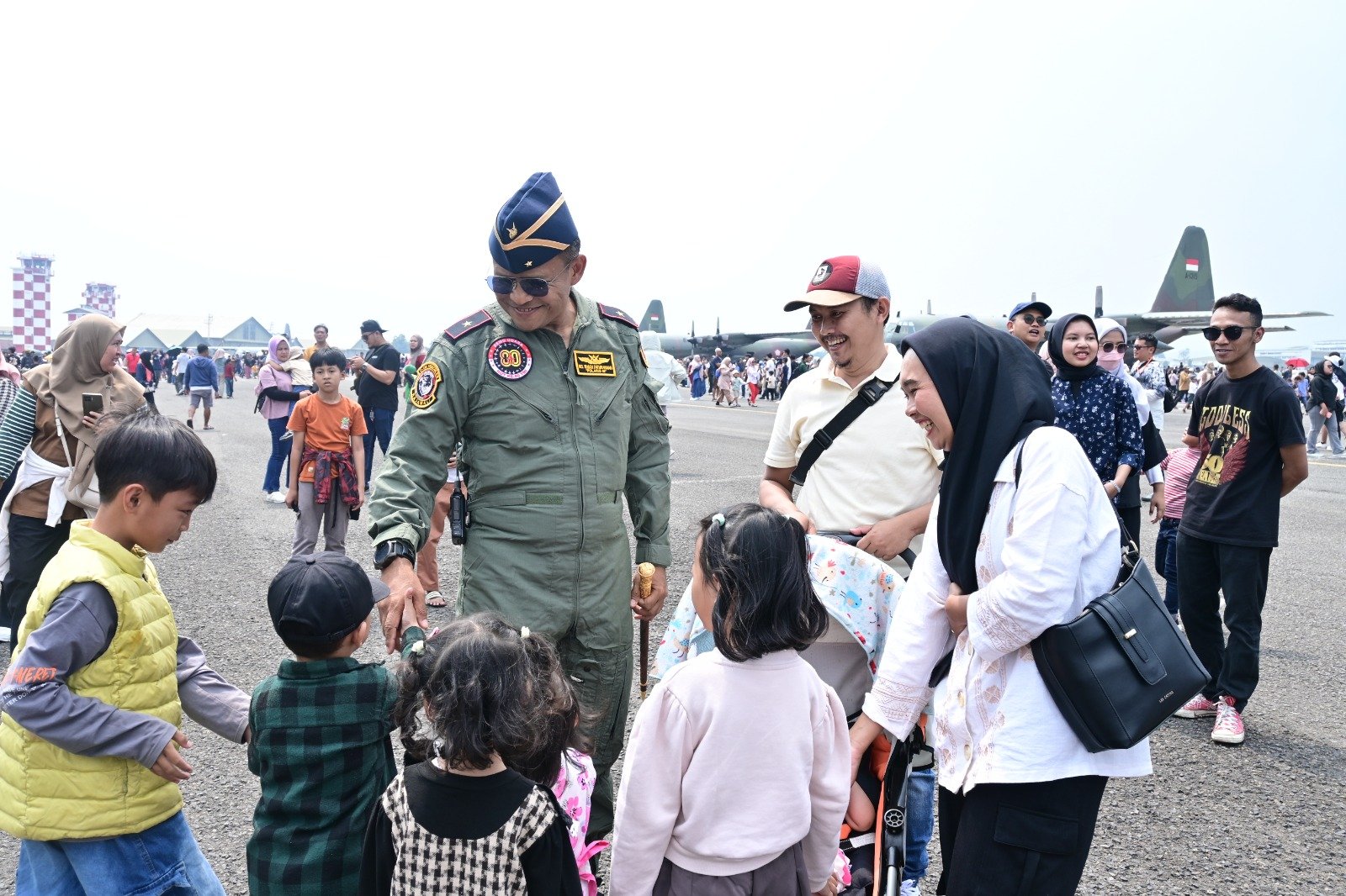 HUT ke-80 TNI, Ribuan Warga Bandung Antusias Hadiri Open Base Lanud Husein Sastranegara