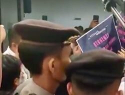 Hakim Tolak Praperadilan Delpedro, Sidang di PN Jakarta Selatan Diwarnai Kericuhan