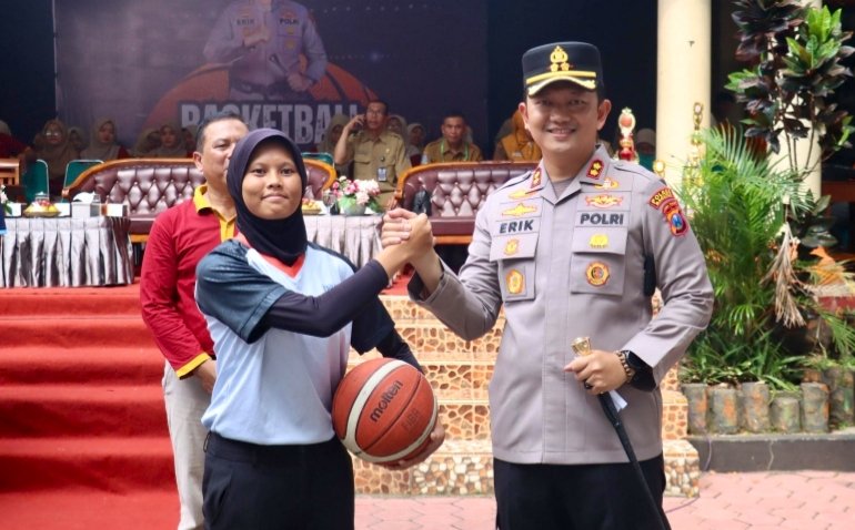 Turnamen Basket Pelajar 2025 Dibuka Kapolres Magetan, Delapan Tim Siap Berlaga