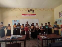 Alumni SMP PGRI 1 Tebas Kompak Hidupkan Sekolah Lewat Gotong Royong