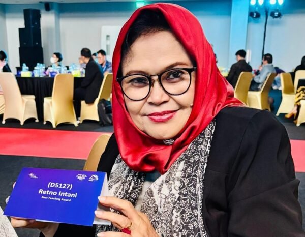 Dr. Retno Intani Raih Penghargaan Dosen Terbaik Binus University