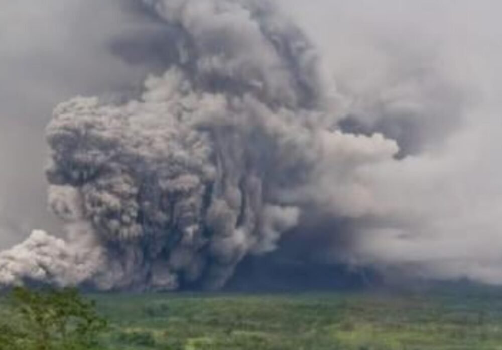Pendaki Diminta Bertahan di Ranu Kumbolo Usai Erupsi Gunung Semeru