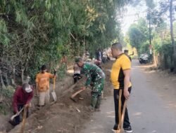 Wujud Kepedulian Lingkungan, Babinsa Koramil 0820/07 Wonomerto Ajak Warga Bersihkan Saluran Air