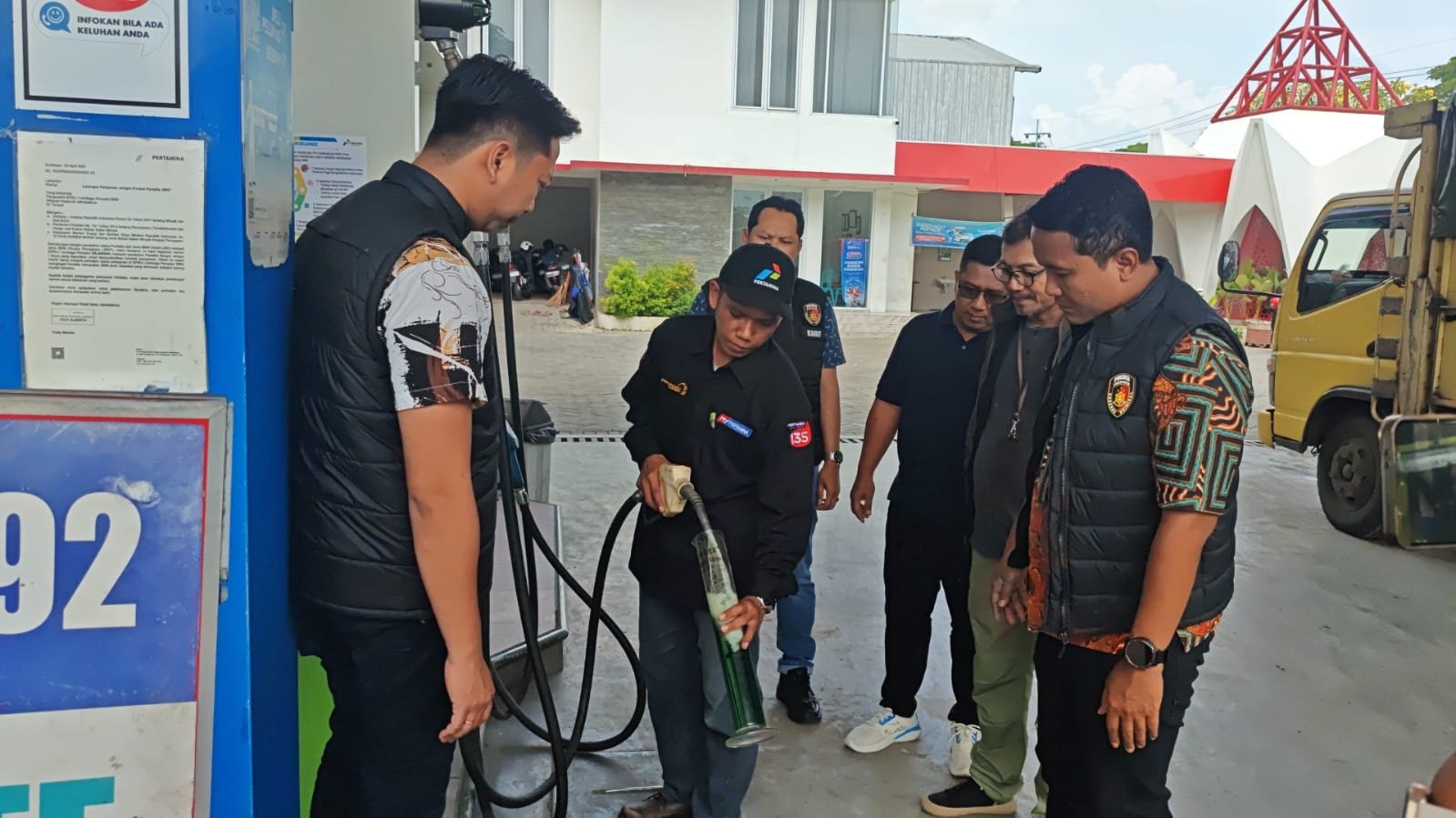 Polres Ponorogo Polda Jawa Timur bersama Pemerintah Kabupaten (Pemkab) Ponorogo melakukan inspeksi mendadak (sidak) di sejumlah Stasiun Pengisian Bahan Bakar Umum (SPBU)