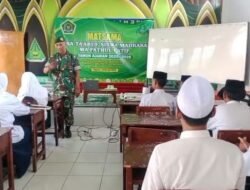 Wujudkan Generasi Berkarakter, Babinsa Rejoso Ajak Pelajar Cintai NKRI