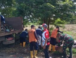 Koramil Maron Kerja Bakti Bersihkan Jalan Desa dan Saluran Irigasi