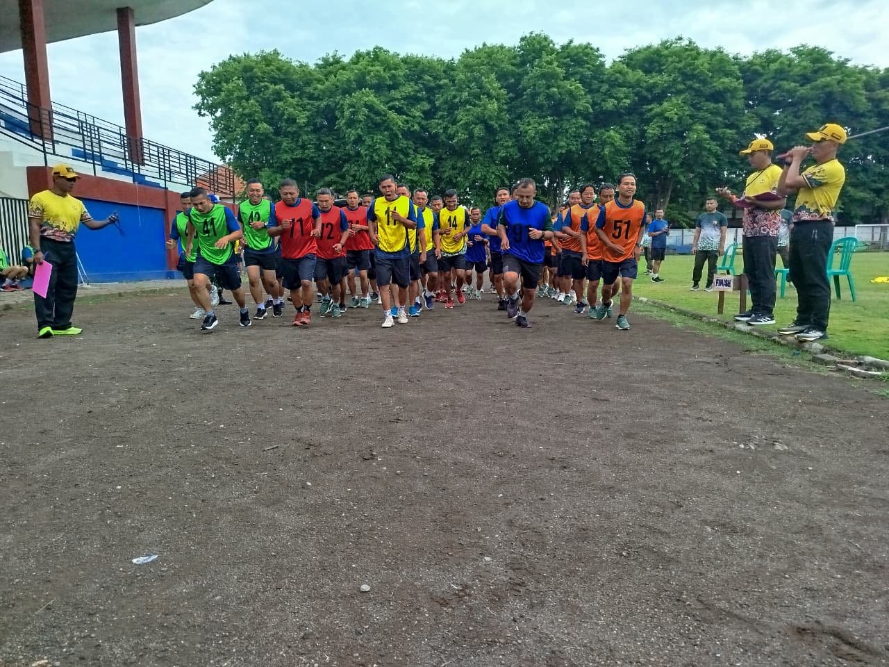 anggota Kodim 0819/Pasuruan secara antusias mengikuti Tes Kesegaran Jasmani (Garjas) Periodik II tahun 2025.