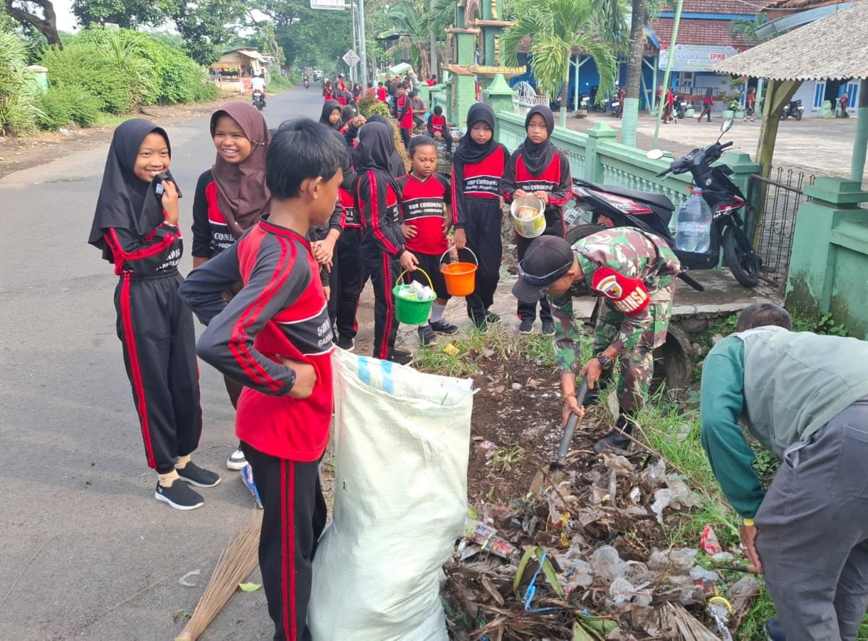 kegiatan kerja bakti massal terpusat di Desa Condong, Kecamatan Gading, Kabupaten Probolinggo