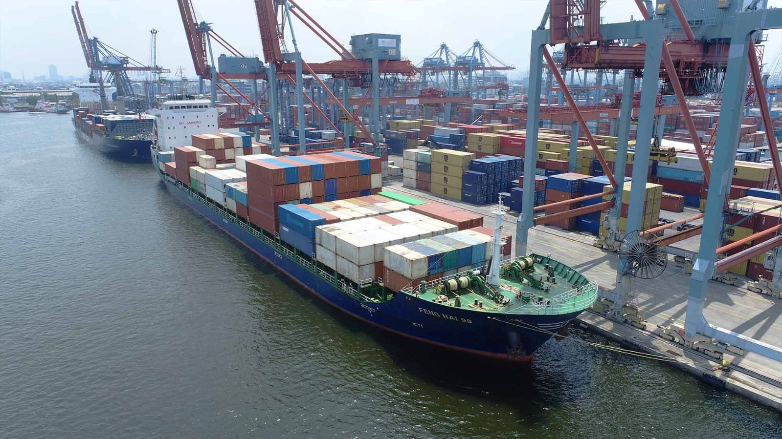 Kapal MV Feng Hai 98 milik Iran Shipping Line resmi sandar (31/10) di Terminal Operasi 3 IPC TPK Tanjung Priok