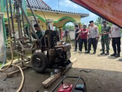 Gelar Baksos, Kapolres Kediri Serahkan Bantuan Sumur Bor untuk Warga Babatan