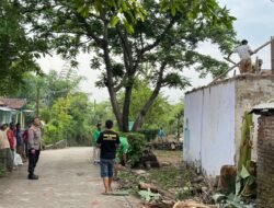 Kapolsek Kejayan Bersama Pemuda Punisher Gelar Bhakti Sosial Renovasi Mushola di Desa Kepuh