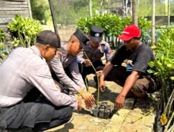 Cegah Abrasi, Siswa Diktukba SPN Polda Jatim Tanam Mangrove dan Berbagi Bansos
