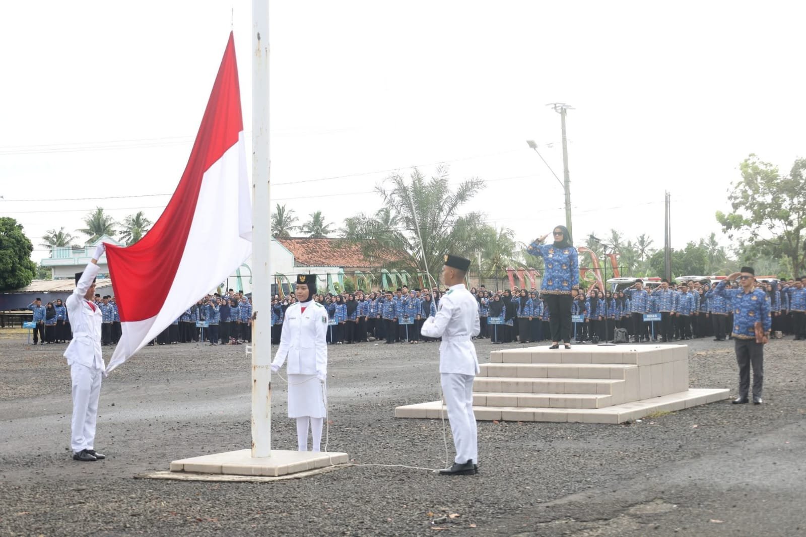 upacara peringatan Hari Pahlawan Nasional tahun 2025 yang berlangsung khidmat di halaman depan Kantor Bupati Lampung Timur