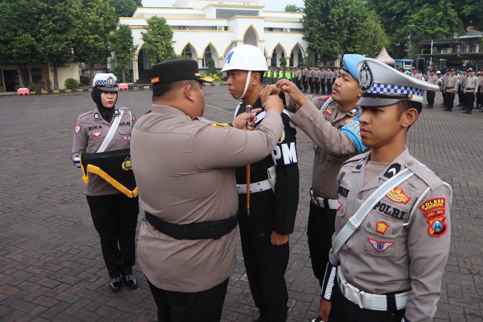 apel gelar pasukan di halaman Mapolres Pasuruan