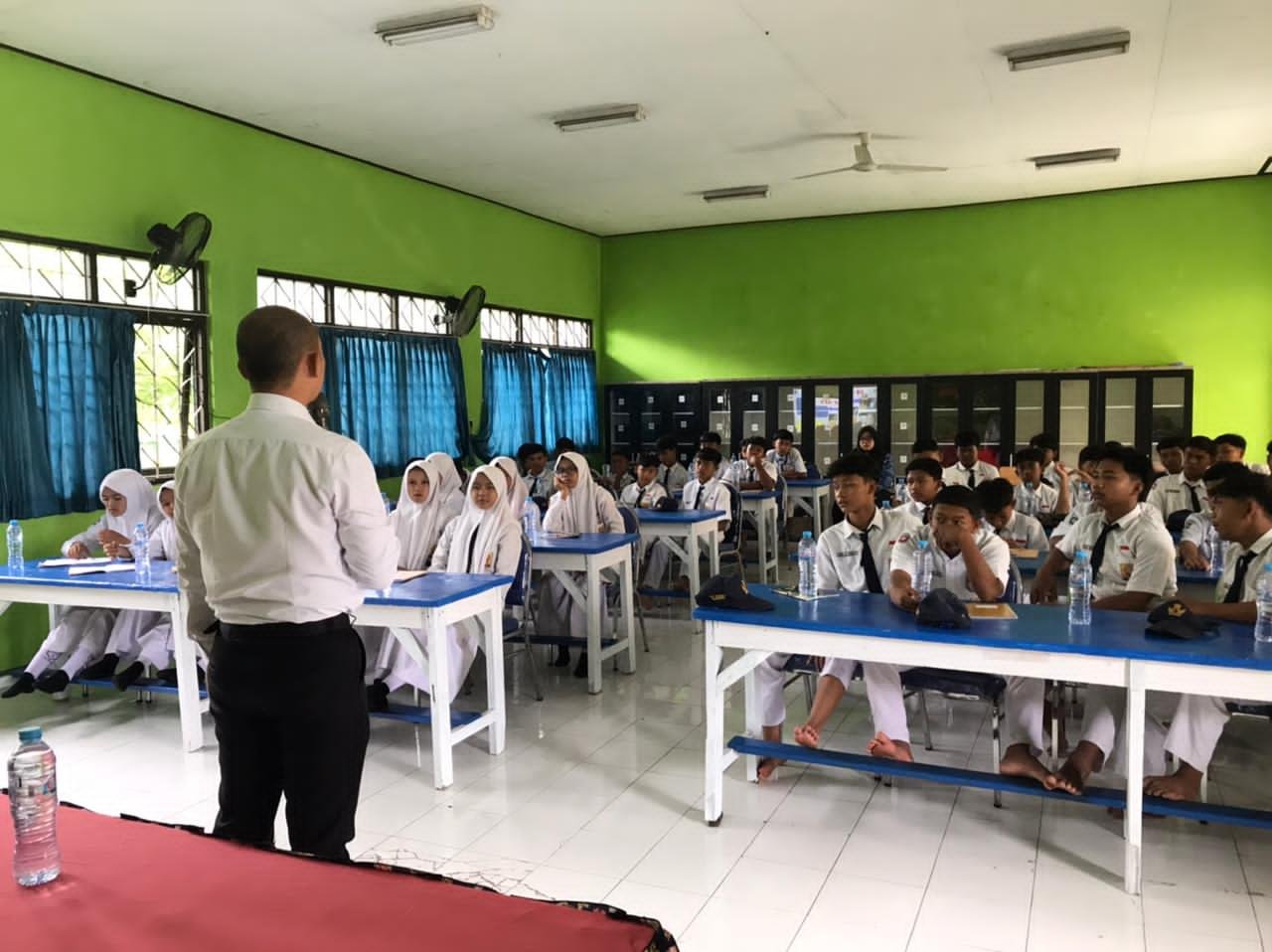 Polres Pasuruan menggelar sosialisasi bahaya narkoba bagi pelajar SMPN 1 Rembang