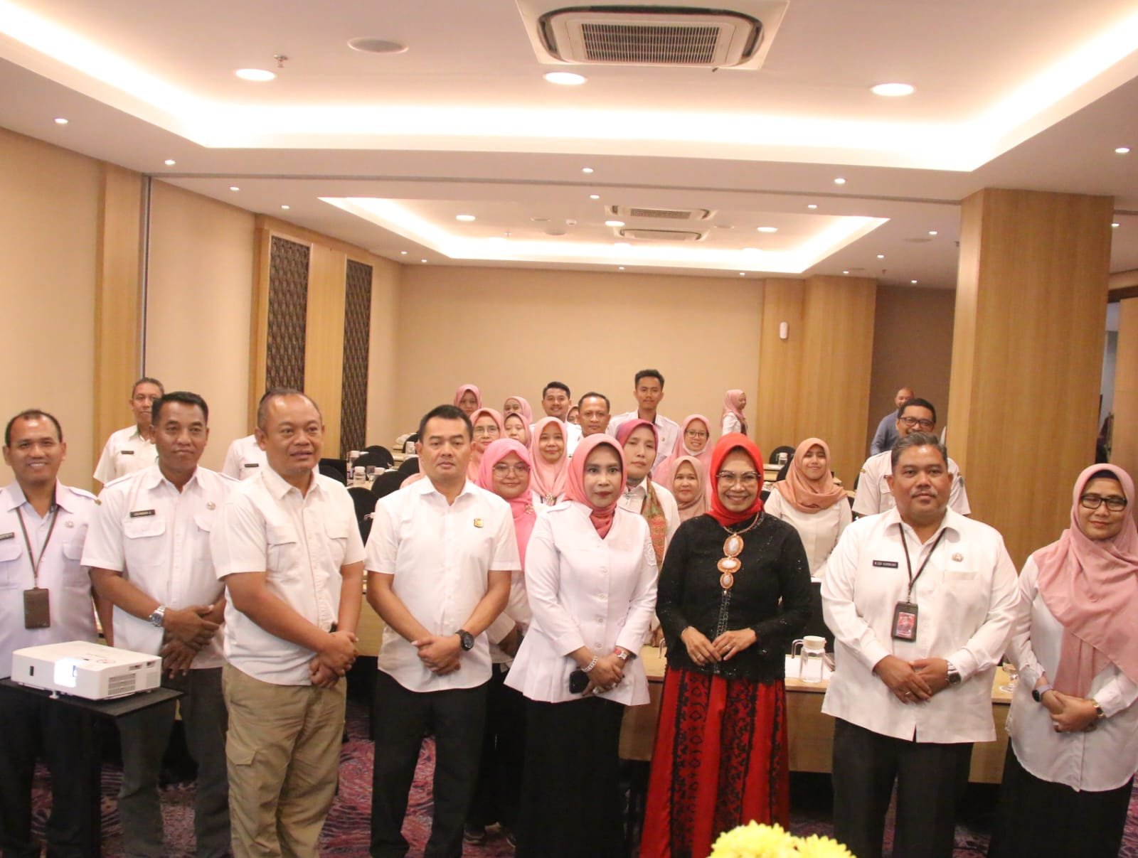 Wakil Bupati Sidoarjo, Hj. Mimik Idayana, menghadiri Rapat Koordinasi Sosialisasi Program Pengembangan Usaha Mikro Tahun 2026