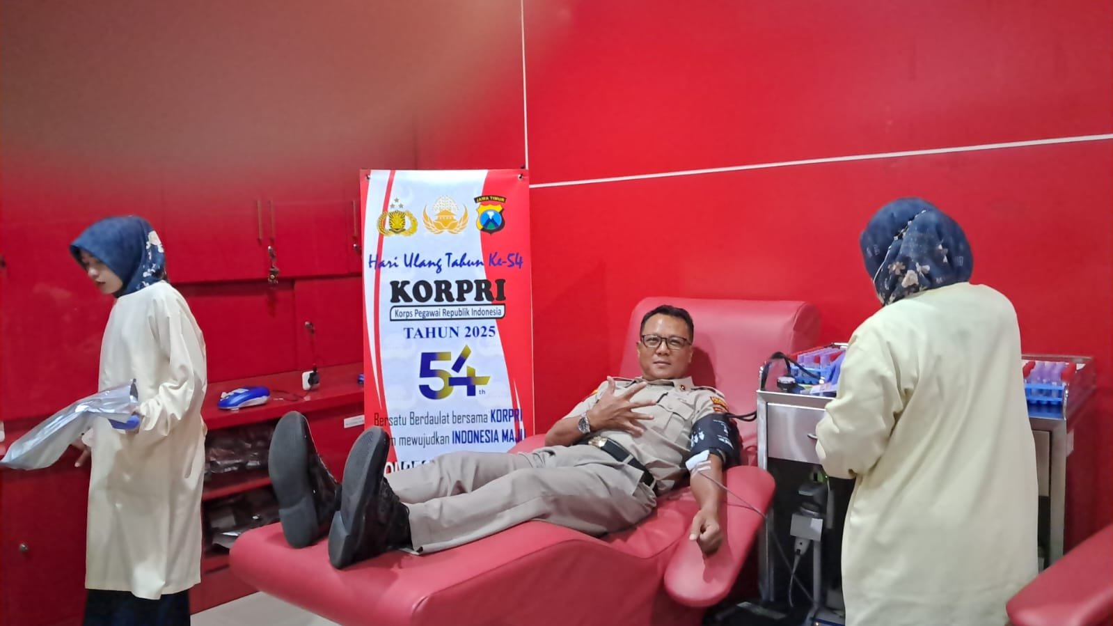 kegiatan bakti kesehatan berupa donor darah. Kegiatan tersebut berlangsung di kantor PMI Sidoarjo