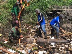 Bersama Warga, Koramil 0819/20 Gempol Gelar Aksi Bersih Sungai Wiyati