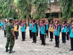 TNI Bentuk Karakter Pelajar SMPN 1 Suruh Lewat Latihan Kedisiplinan