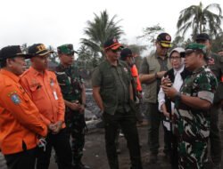 Kepala BNPB Tinjau Dampak Erupsi Semeru di Pronojiwo: Masa Tanggap Darurat Diperpanjang, Relokasi Warga Dipercepat