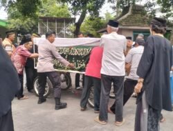 Bhabinkamtibmas Pagerwojo Dampingi Warga dalam Prosesi Pemakaman