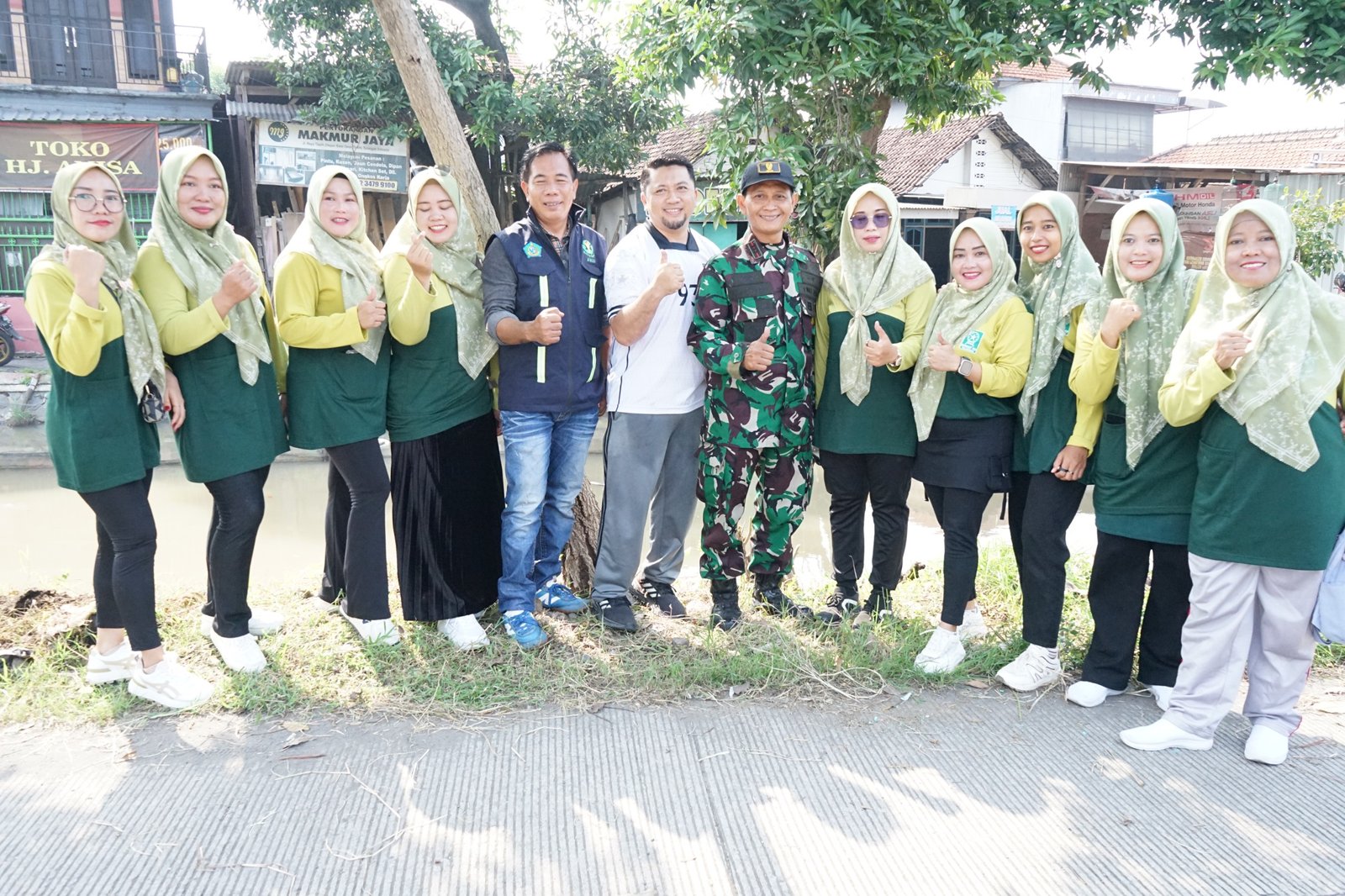Gerakan penghijauan kembali digaungkan di Kecamatan Tulangan. Berkolaborasi dengan Dinas Lingkungan Hidup dan Kebersihan (DLHK) Kabupaten Sidoarjo