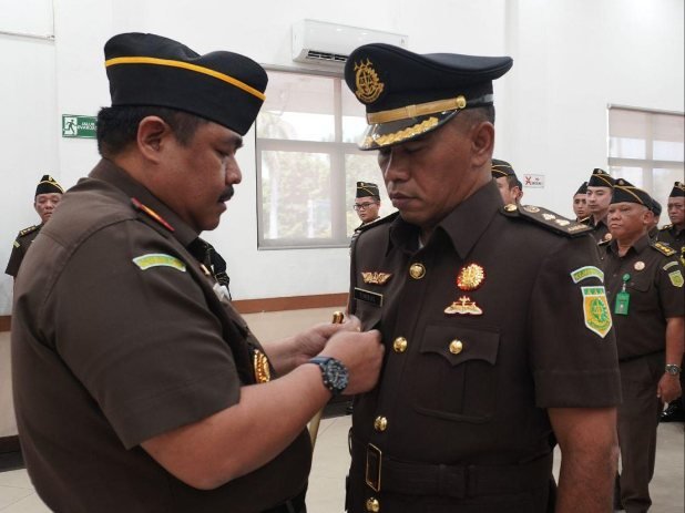 Lantik Timbul Mangasih sebagai Kasubag Pembinaan, Ini Pesan Kajari Jaktim 