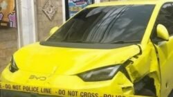 Mobil Listrik di Tanjung Priok Tabrak Kios dan Warga