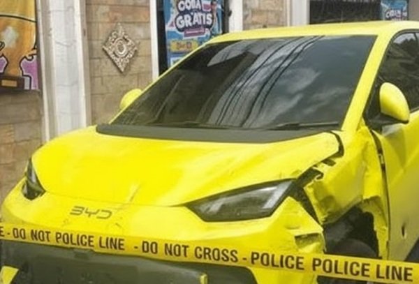 Mobil Listrik di Tanjung Priok Tabrak Kios dan Warga