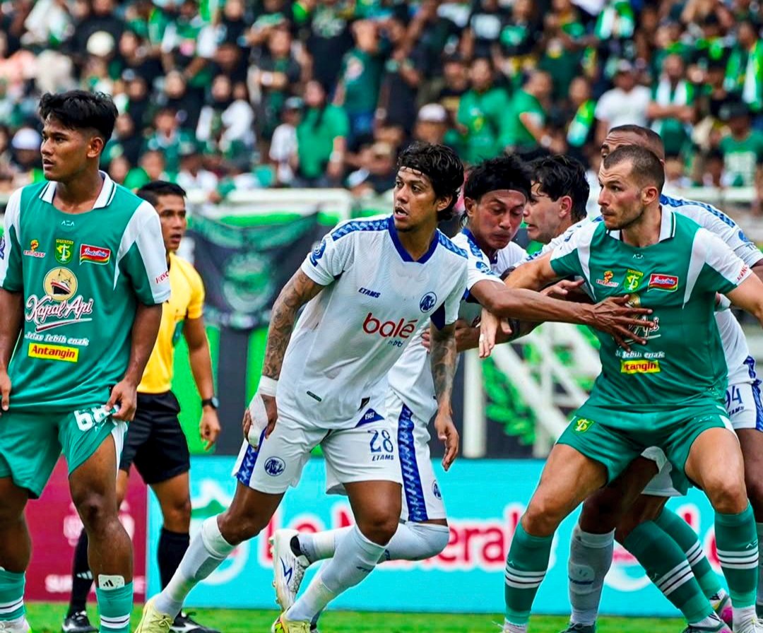 Laga Panas di Gelora Bung Tomo Berakhir 1-1, Persebaya dan Arema Berbagi Angka