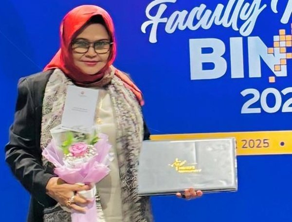 Dr. Retno Intani Raih Penghargaan Dosen Terbaik Binus University