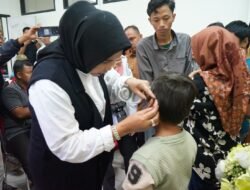 Wabup Sidoarjo Beri Alat Bantu Dengar ke Penyandang Disabilitas