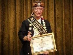 Abah Anton Charliyan Terima Anugerah Sriraksa Kalpa Budaya sebagai Pelestari Budaya Nusantara