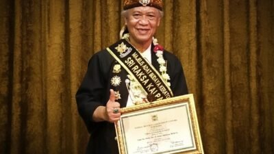 Abah Anton Charliyan Terima Anugerah Sriraksa Kalpa Budaya sebagai Pelestari Budaya Nusantara
