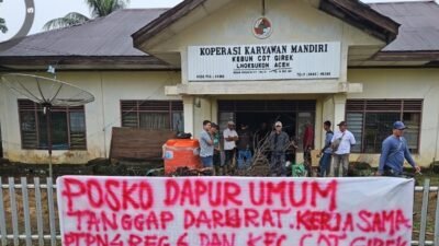PTPN IV Buka Dapur Umum di Indra Makmu, Warga Terisolasi Banjir Aceh Utara Terima Bantuan Makanan