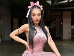 Demi Penampilan, Denada Jalani Operasi Payudara di Thailand