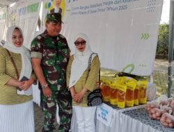 Anggota Koramil Leces Kawal Pelaksanaan Pasar Murah