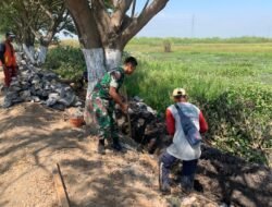 Babinsa Beji Dukung Pembangunan Plengsengan di Dusun Pilangsari