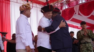 Hadiri Acara Bakar Batu, Menko Polkam Diangkat Jadi Warga Kehormatan Papua Pegunungan