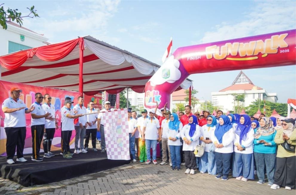 kegiatan Fun Walk dalam rangka peringatan Hari Anti Korupsi Sedunia (HAKORDIA) 2025