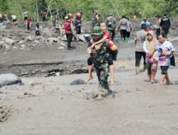 TNI Evakuasi Warga di Tengah Derasnya Lahar Dingin Semeru: Wujud Nyata Pengabdian Tanpa Batas