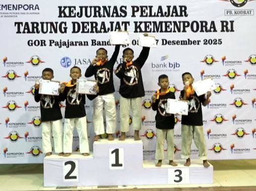 Empat atlet Keluarga Olahraga Tarung Derajat (Kodrat) Sidoarjo berhasil membawa pulang medali Kejurnas Pelajar Tarung Derajat