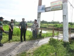 Khawatir Keselamatan Warga, Danrem Tinjau Jembatan Gantung di Tulungagung