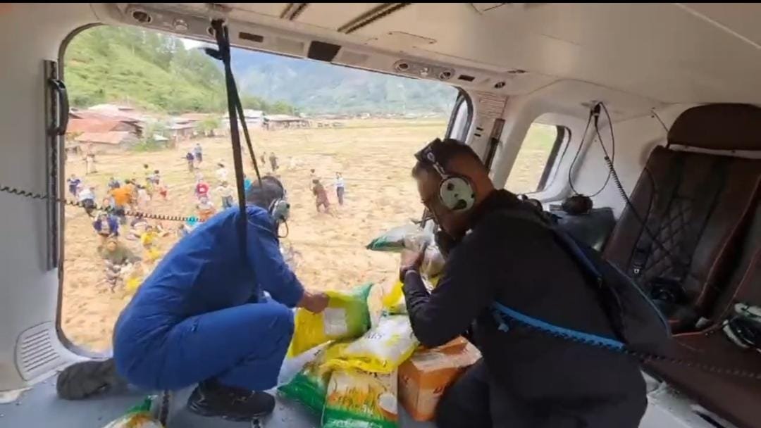 Helikopter patroli P-3303 berhasil menuntaskan sortie 1 pengiriman logistik