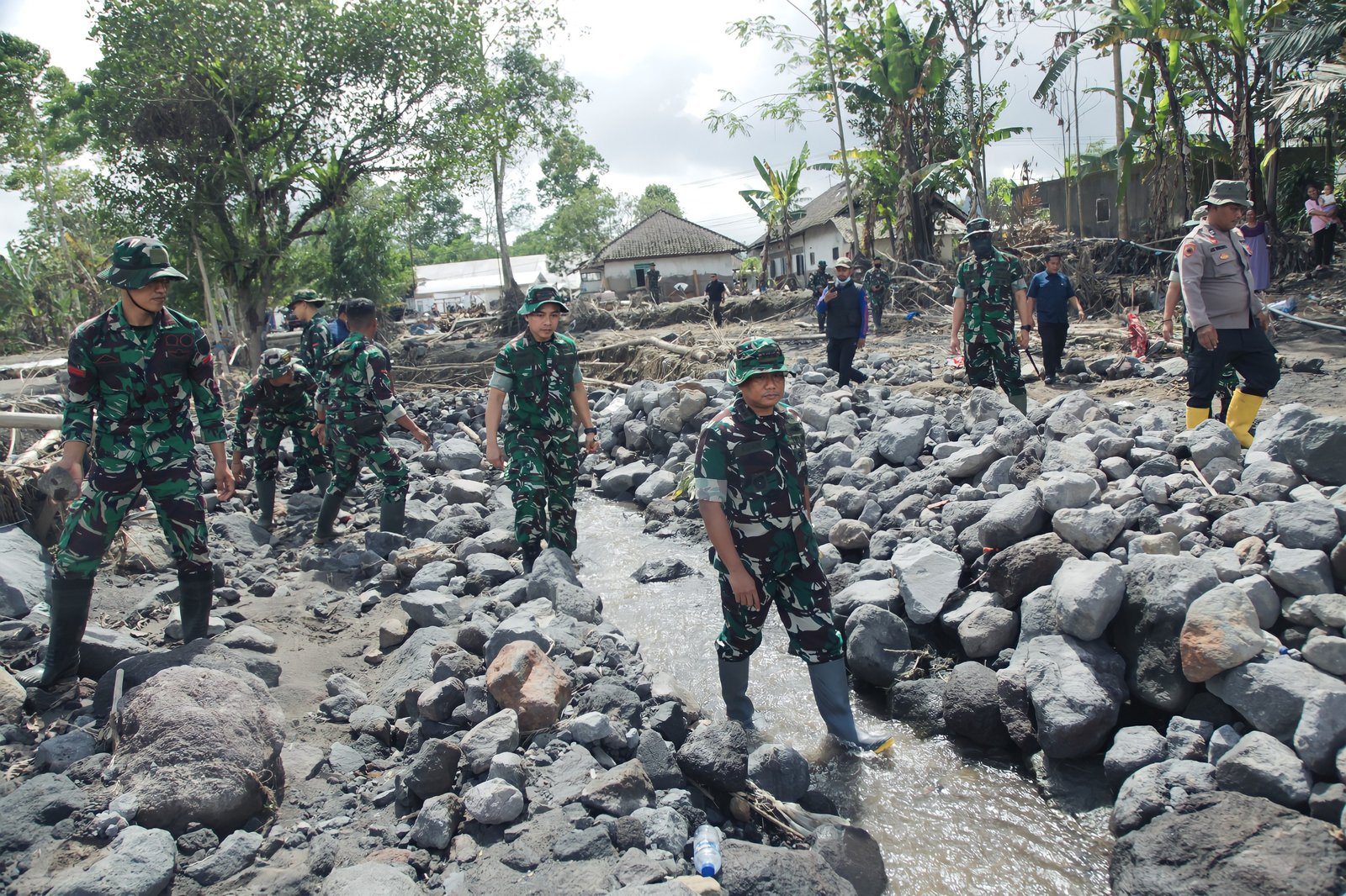 Korem 083/Baladhika Jaya melaksanakan Karya Bhakti terpadu