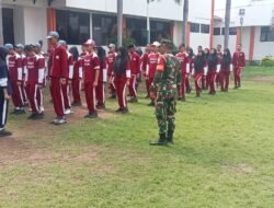 Babinsa Bina Mental Pelajar Dengan Pelatihan Peraturan Baris Berbaris