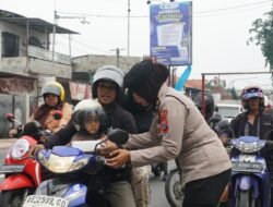 Jumat Berkah Polresta Sidoarjo, Bagikan 3.000 Nasi Kotak untuk Masyarakat