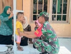Babinsa Koramil Wonomerto Dampingi Posyandu, Wujud Kepedulian TNI Terhadap Kesehatan Balita